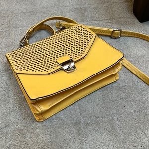 Crossbody purse. Yellow